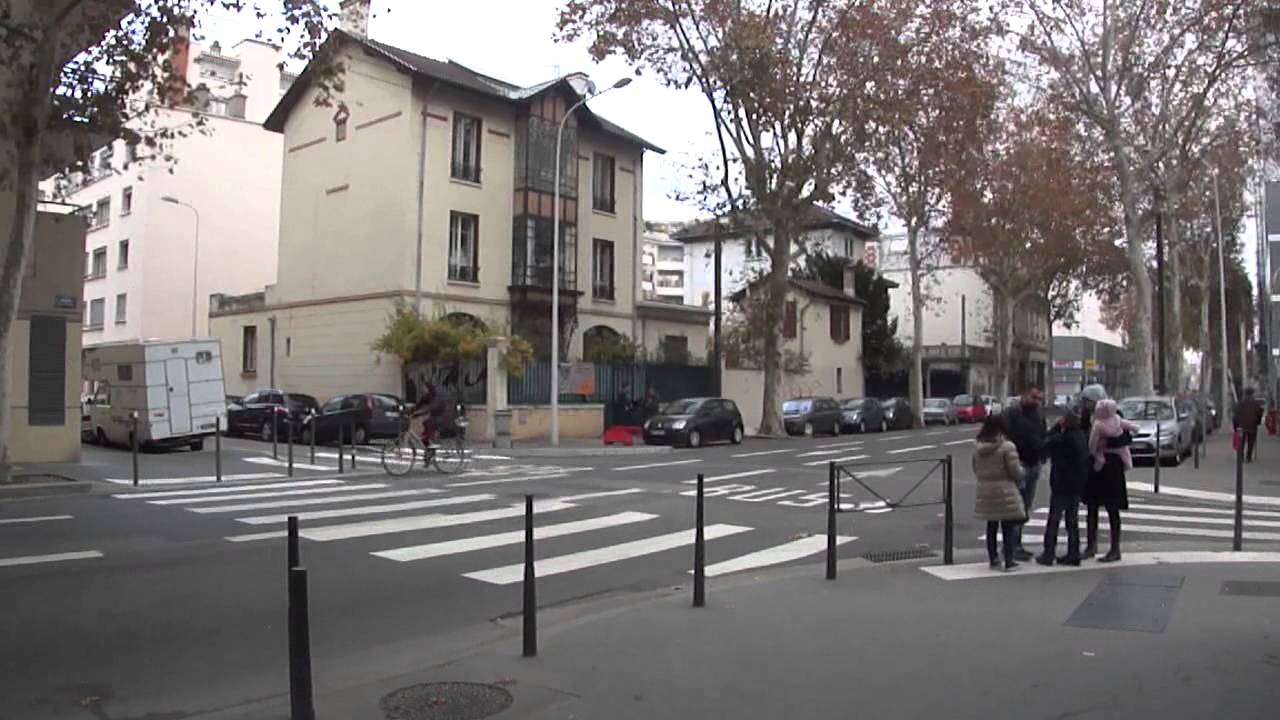 Watch video Dinos PqB/ Canal Préhistorique: Lyon, Av. Felix Faure, 17/11/2012 vers 13:00. M4H01751.MP4 Dinos PqB/ Canal Préhistorique: Lyon, Av. Felix Faure, 17/11/2012 vers 13:00. M4H01751.MP4