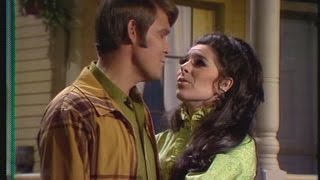 Glen Campbell &amp; Bobbie Gentry - Good Times Again (2007) - Let it be Me (19 March 1969) w/intro