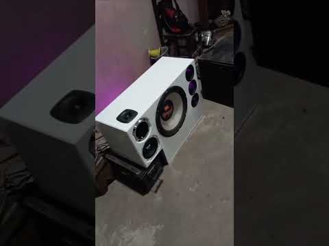 JBL TORNADO 2200 15 TOCANDO FORTE.