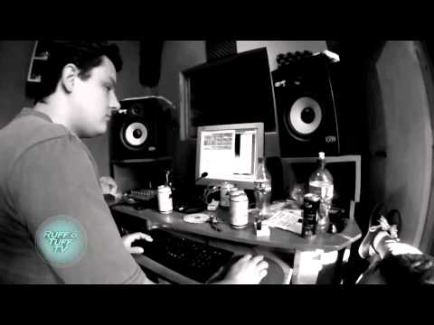 Toledo creando la cancion "QUIERO TOMAR"