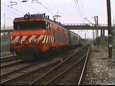 Diversos Comboios no Entroncamento e material encostado - 07 Fev 2004