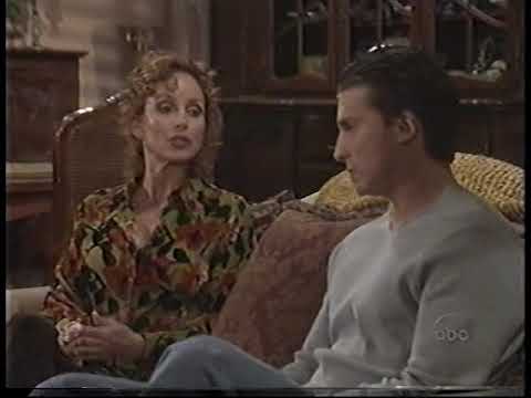 Bobbie shares her opinion of Carly