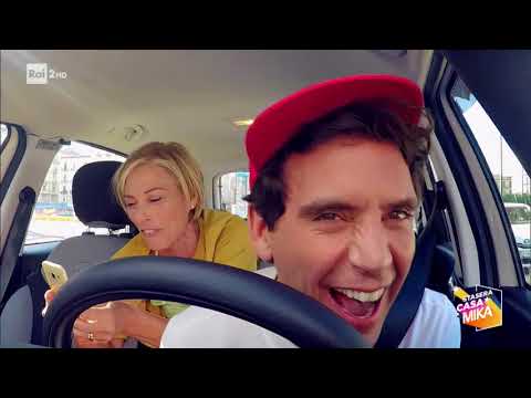 Candid camera in a taxi with Maria Concetta Mattei! - Tonight at CasaMika, November 21, 2017