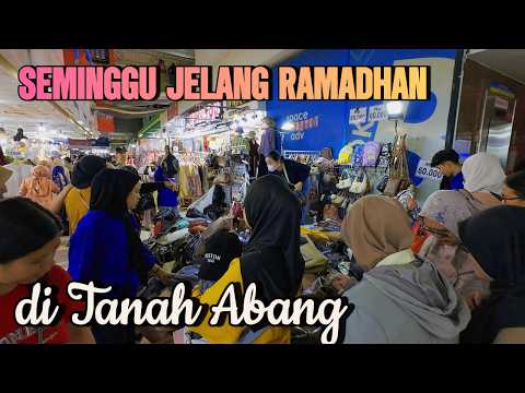 ATMOSPHERE A WEEK BEFORE RAMADHAN IN BLOCK B TANAH ABANG MARKET, JAKARTA