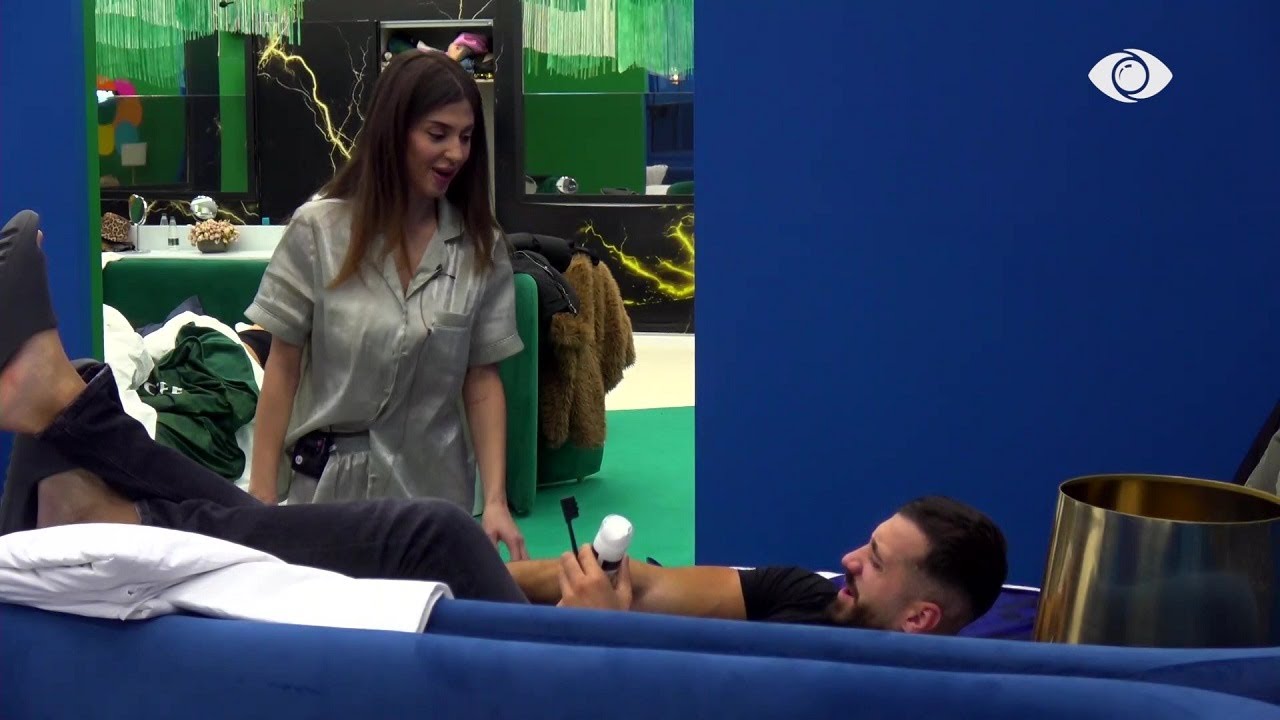 Momente gazmore/ Loredana rrëzon Jozin nga krevati - Big Brother Albania VIP 4