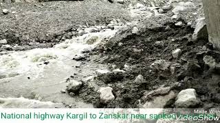 preview picture of video 'National highway Kargil to Zanskar road near sankoo karpokhar...'