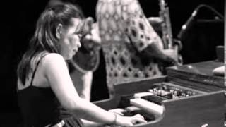 Akiko Tsuruga - Mushi Mushi (La Musica que nunca te quisieron contar)