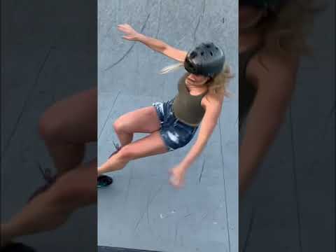Teaching my Girlfriend How To Barspin a Scooter 🫣