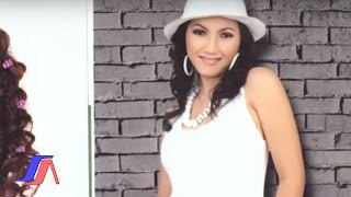 Download lagu Indri Resta - Pengabdian Seorang Wanita   mp3