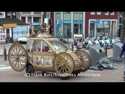 Raam van de 'Goudenkoets' vernield