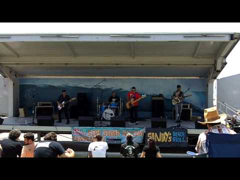 The Bradipos IV: Boss BSA live at the HB Pier 2011