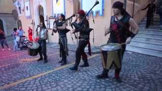 preview picture of video 'Feste medioevali di Offagna 2014 - Suonatori in strada'