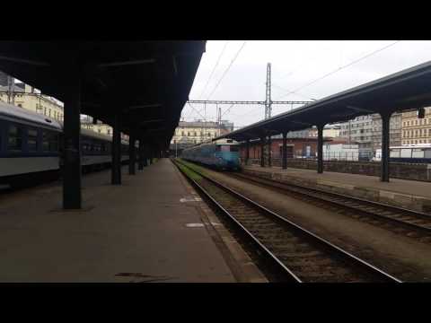 ČD451.025/026 odjíždí NAPOSLEDY jako Os9642 z Masarykova nádraží do Kralup n.V. 8.12.2016