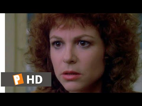 Chucky: El Muñeco Diabólico (1988) - La Muerte de Maggie (2/9) | [Español Latino]