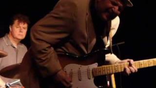 Ronnie Earl How to end a song with a very Light Touch!.MP4