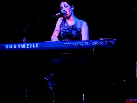 17/25 Amanda Palmer's Late-Night Fucking Cabaret 10/18/10 - Amanda Palmer - Me & The Minibar.avi