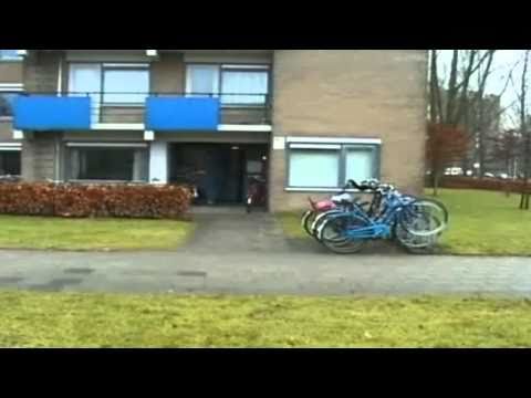 les 2 te laat. Atrassado  video pra ouvir a pronuncia do idioma Nederlands