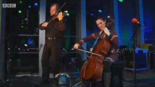 Alasdair Fraser and Natalie Haas playing 