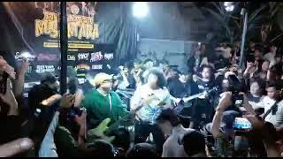 Download lagu marshel Widianto feat standhere alone -kita lawan mereka,pecah abis ini konser mp3