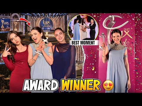 Finally we won the award 😍🏆| Mama emotional ho gai😭 | Family reaction❤️ | Hira Faisal | Sistrology 