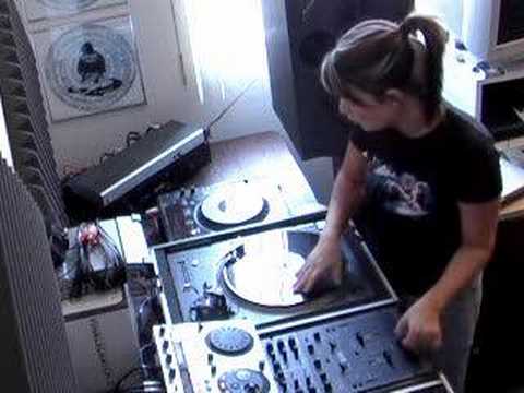 DJ Shortee - Coffee Cuts Scratch Practice 9/14/06