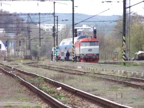 749006 na čele os.9058 příjezd do Prahy Krč - 18.4.2010.