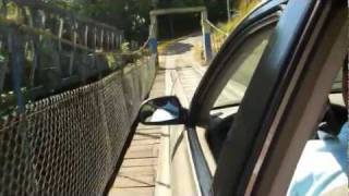 preview picture of video 'Driving through a narrow wooden bridge in Costa Rica'