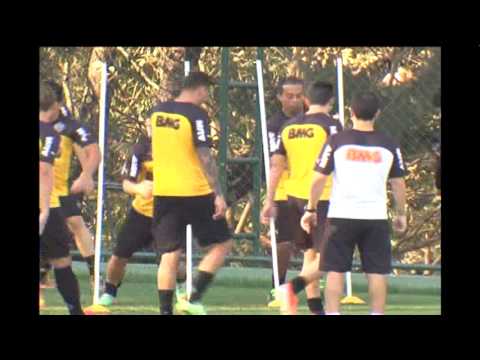 Clima tranquilo entre Ronaldinho Gaúcho e Levir Culpi