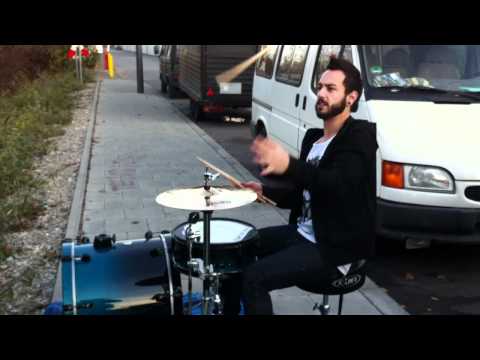 Adam Gray - Juggling in the Streets
