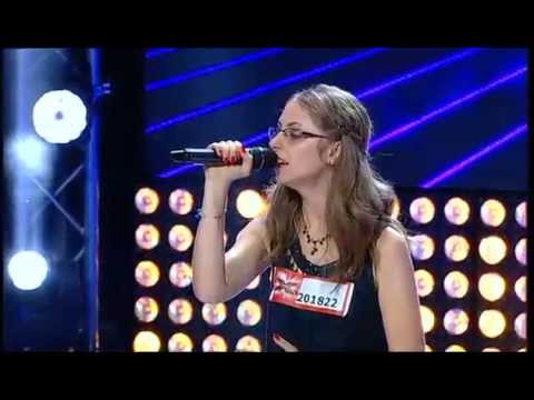 Petra, fata care nu vede, dar "simte" viata