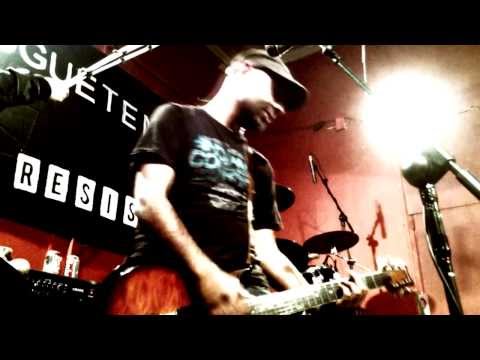 10. JUGUETENFERMO - No todo tiene un precio (en vivo)