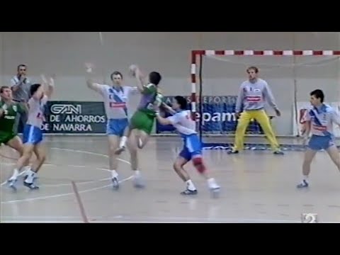 Ortega en su época de lateral lanzador. Liga ASOBAL 1992/93. San Antonio-Maristas. GrB J09. Pamplona