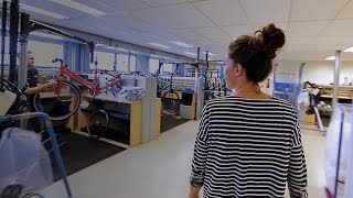 preview picture of video 'KOGA F3 | Naomi van As | in de fabriek'