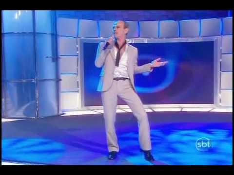 NEY MATOGROSSO HOMENAGEIA HEBE CAMARGO .