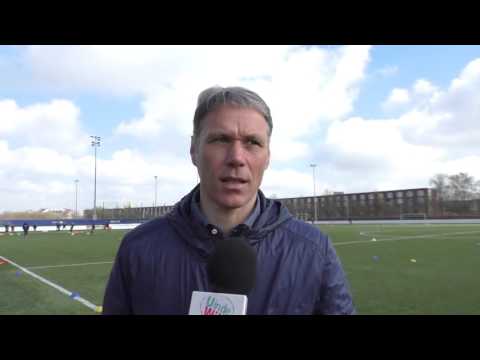 Marco van Basten op bezoek bij UVV