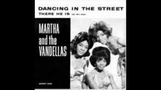 MARTHA REEVES &amp; THE VANDELLAS - DANCING IN THE STREET - THERE HE IS (AT MY DOOR)