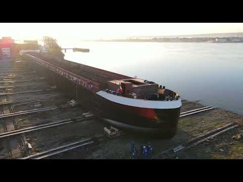 HGK Shipping GmbH — Trockengüterschiff wird zu Wasser gelassen/ launch of our new dry cargo newbuild