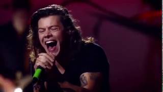 Video thumbnail of "One Direction - Drag Me Down live (2015)"