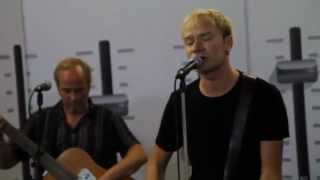 Neljä Ruusua akustisesti Radio Novassa 31.8 - Nuori ikäisekseen/Valot sammuu