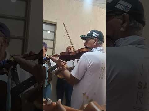 Cia de Reis são Sebastião de Guapiaçu SP mestre Ney vilela cantando para dona da casa 