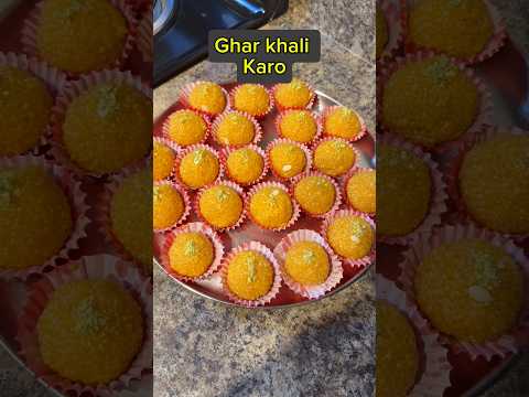 Issi khushi mai ladoo bna liye