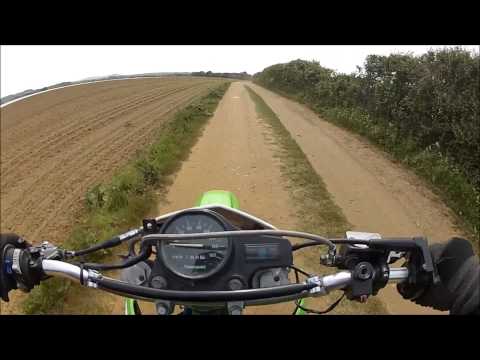2 Stroke ripping the trails and some wheelies.