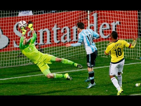 David Ospina's amazing save against Messi (Argentina - Colombia) [Copa América 2015]