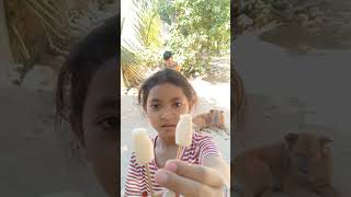 Download lagu Sharing chocolate candies crackers lollipop snacks #snacks #funny #viralvideo #shorts #viralshorts mp3