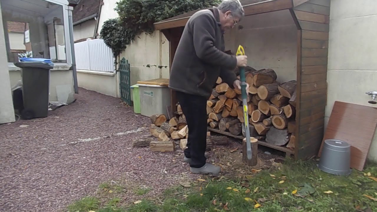 premiers tests du fendeur de bûches manuel