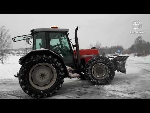 Massey Ferguson 6170 plogar tung besvärlig snö