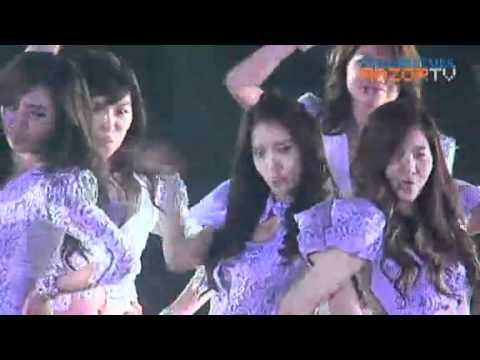 [111213] SNSD - I'm in love with the hero @ GIRLS' GENERATION TOUR in Singapore on RAZORTV