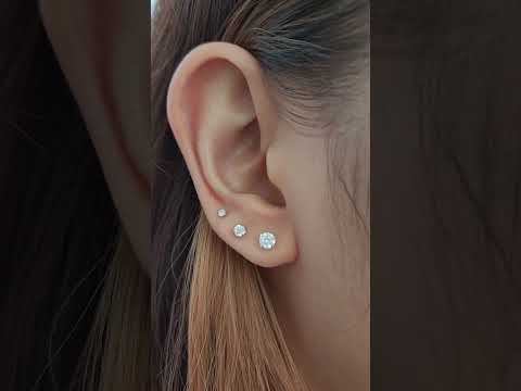 CZ stud earrings ✨️🤍