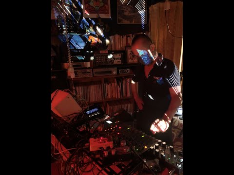 2021.08.28 spaceship airguitars