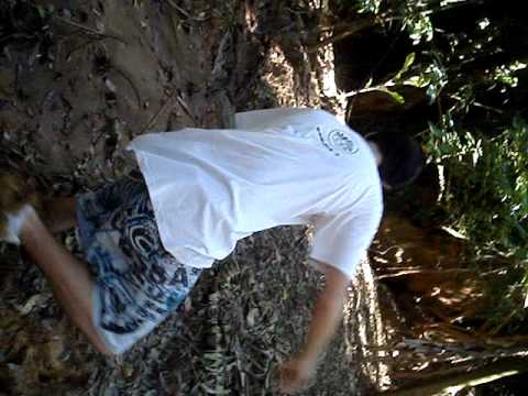 Arthur e Raniere fazendo trabalho de Geologia da Engenharia em Timbó